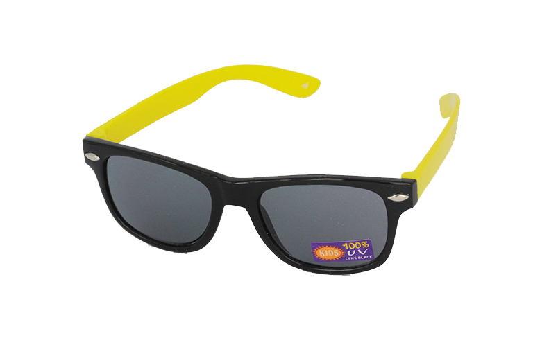BÃ¸rnesolbrille i sort med gule stÃ¦nger