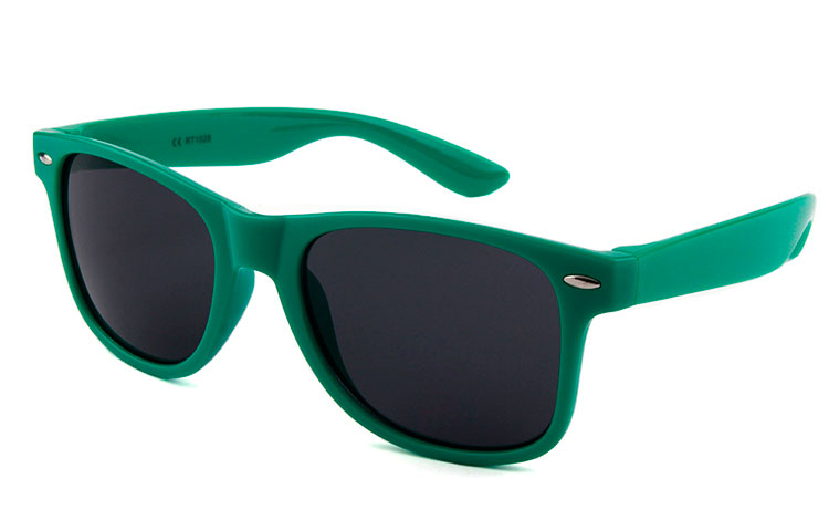 Solbrille i wayfarer design i grÃ¸nt stel - Design nr. 3504