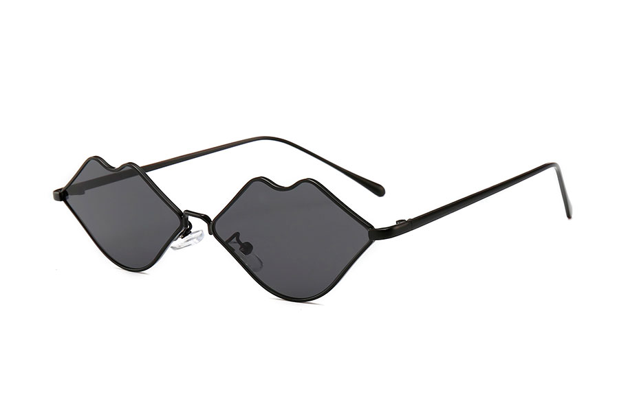 FrÃ¦k lÃ¦be solbrille i sort stel med mÃ¸rke glas - Design nr. s4082